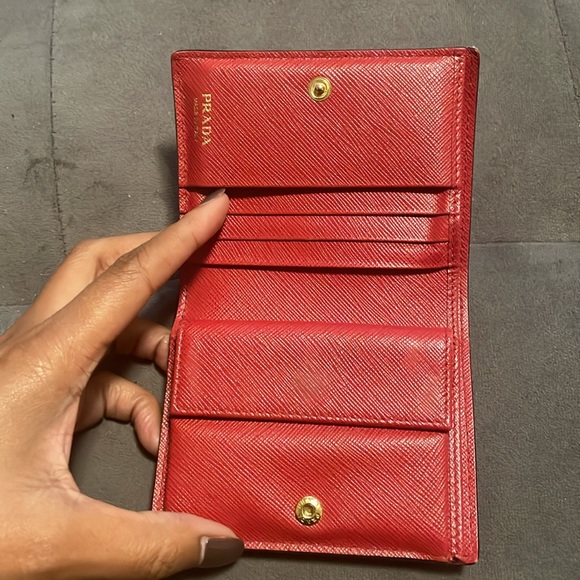 Authentic Prada bifold wallet - Picture 4 of 9